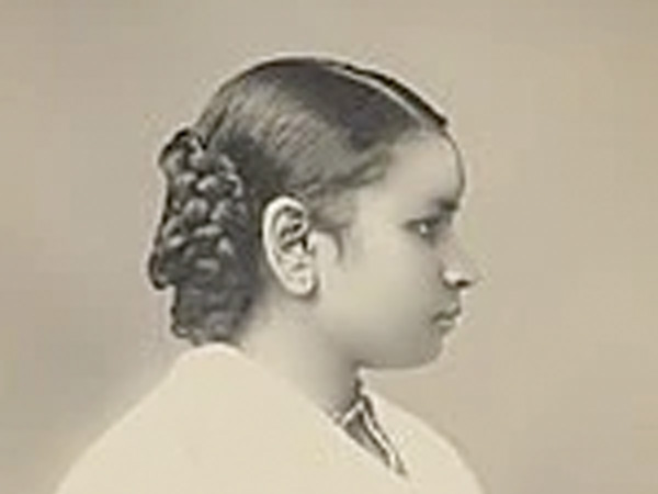 ಪತ್ನಿಗೆ ಬೆಂಬಲವಾಗಿ ನಿಂತ ಪತಿ