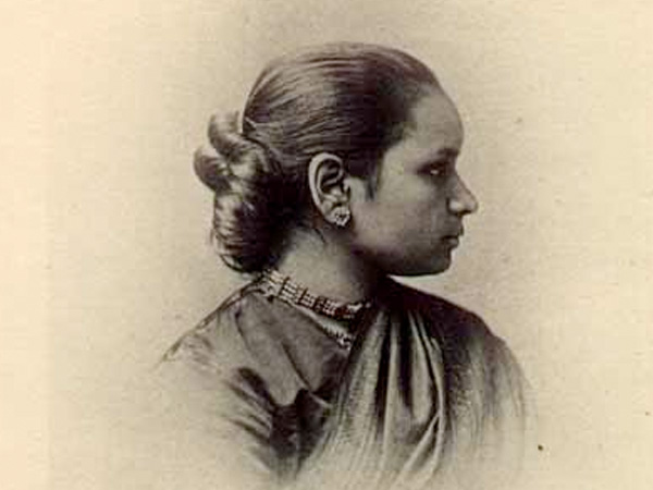 ಭಾರತದ ಹೆಣ್ಣು ಮಕ್ಕಳಿಗೆ ದಾರಿ ದೀಪವಾದ ಆನಂದಿಬಾಯಿ