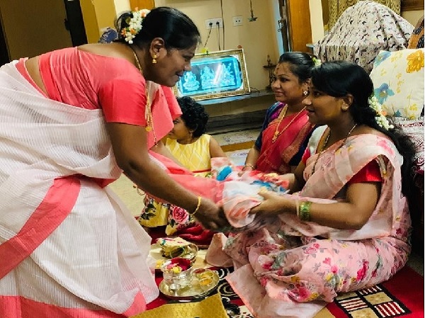 ಬಾಗಿನ ನೀಡುವ ವಿಧಾನ