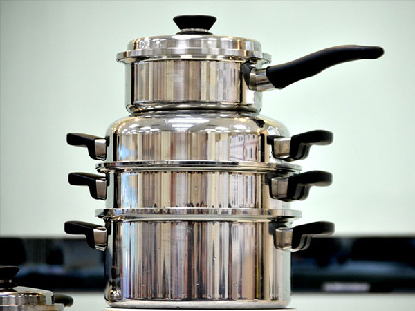 ಬೇಯಲು ತಕ್ಕ ನೀರು ಹಾಕಿ