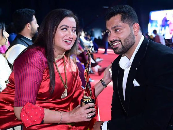 ರೆಡ್‌ ಸ್ಯಾರಿಯಲ್ಲಿ ಸುಮಲತಾ ಅಂಬರೀಷ್