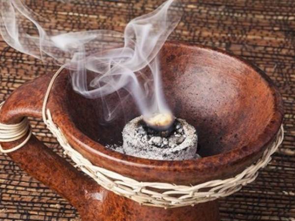 3. ಮಗುವಿನ ಕೋಣೆಗೆ ಸಾಂಬ್ರಾಣಿ/ ಧೂಪ ಹಾಕುವುದು