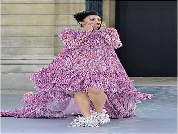 ಅಪ್ಪರ್‌ ಹೈಲೈನರ್‌ ಹಾಗೂ ಡಾರ್ಕ್‌ ಲಿಪ್‌ಸ್ಟಿಕ್‌ ಮೇಕಪ್