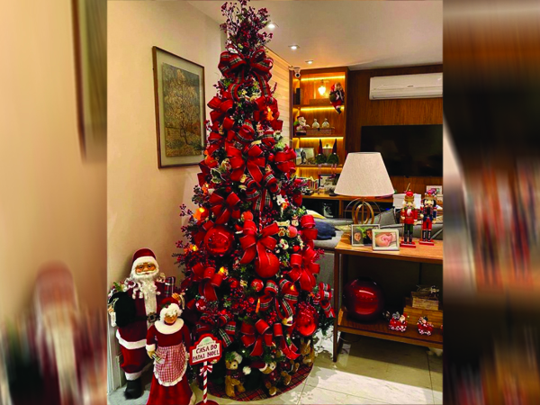 ರೆಡ್ ರಿಬ್ಬನ್ ಬಳಸಿ ಕ್ರಿಸ್ನ್ ಟ್ರೀ ಅಲಂಕಾರ ರೆಡ್ ರಿಬ್ಬನ್ ಬಳಸಿ ಕ್ರಿಸ್ನ್ ಟ್ರೀ ಅಲಂಕಾರ