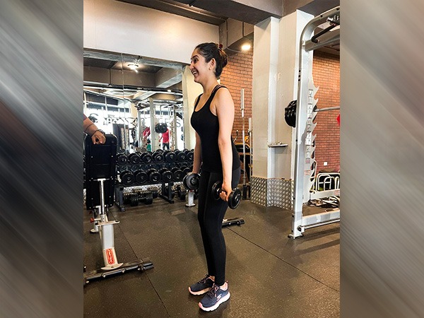  ಸೆಲೆಬ್ರಿಟಿ ನೋಡಿ ನಿಮ್ಮ ಗೋಲ್‌ ಸೆಟ್‌ ಮಾಡಬೇಡಿ- ಸಯೇಷಾ