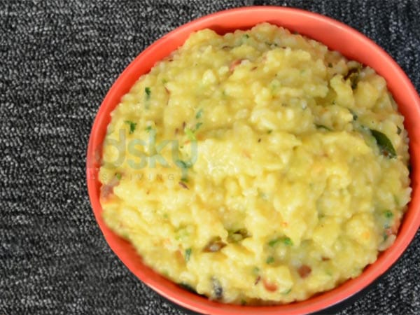 ಹುಗ್ಗಿಯನ್ನು ನೈವೇದ್ಯವಾಗಿ ಅರ್ಪಿಸಿ