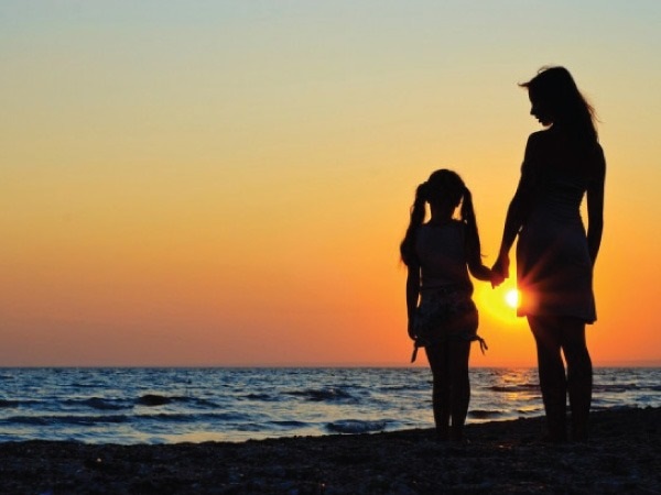 20ನೇ ವಯಸ್ಸಿಗೆ ಮಗಳಿಗೆ ಜನ್ಮ ನೀಡುತ್ತಾಳೆ