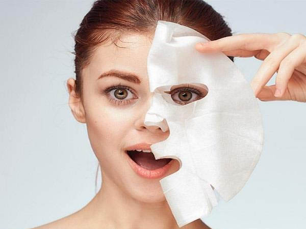 5. ಹೈಡ್ರೇಟಿಂಗ್ ಶೀಟ್ ಫೇಸ್‌ಮಾಸ್ಕ್‌ಗಳನ್ನು ಬಳಸಿ