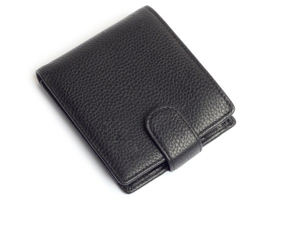 8. ಯಾವ ಪಾಕೆಟ್‌ನಲ್ಲಿ ಪರ್ಸ್ ಇಡಬೇಕು?