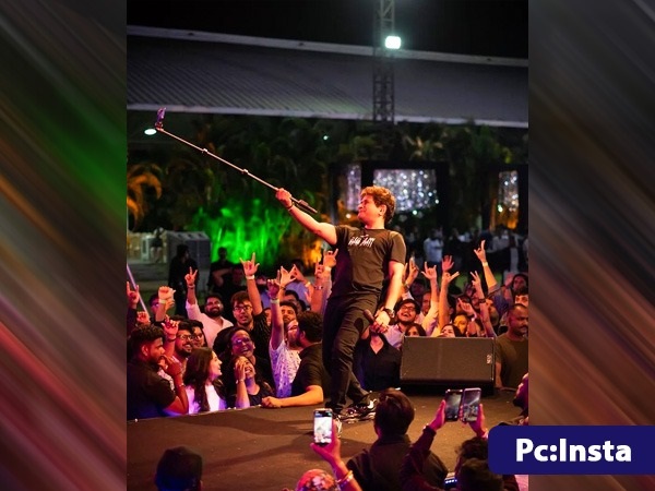 ಗಾಯಕವಾಗುವ ಮೊದಲು ಹೋಟೆಲ್‌ನಲ್ಲಿ ಕೆಲಸ ಮಾಡಿದ್ದರು