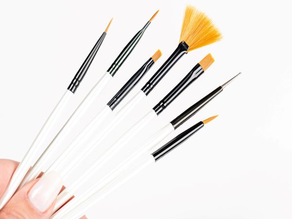 5. ಫ್ಯಾನ್ ಬ್ರಷ್