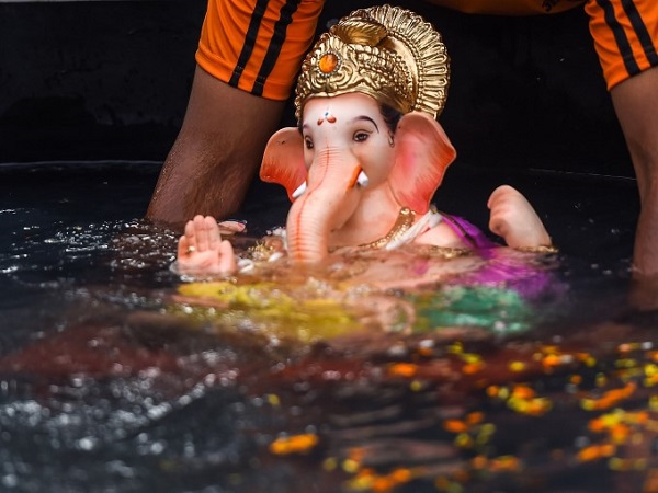 10. ಅನಂತ ಚತುರ್ದಶಿಯಂದು ಗಣೇಶ ವಿಸರ್ಜನೆ 10. ಅನಂತ ಚತುರ್ದಶಿಯಂದು ಗಣೇಶ ವಿಸರ್ಜನೆ