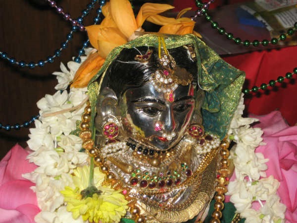 ಗೌರಿ ಹಬ್ಬದಲ್ಲಿ 16ಗಂಟಿನ ದಾರದ ಮಹತ್ವ ಗೌರಿ ಹಬ್ಬದಲ್ಲಿ 16ಗಂಟಿನ ದಾರದ ಮಹತ್ವ