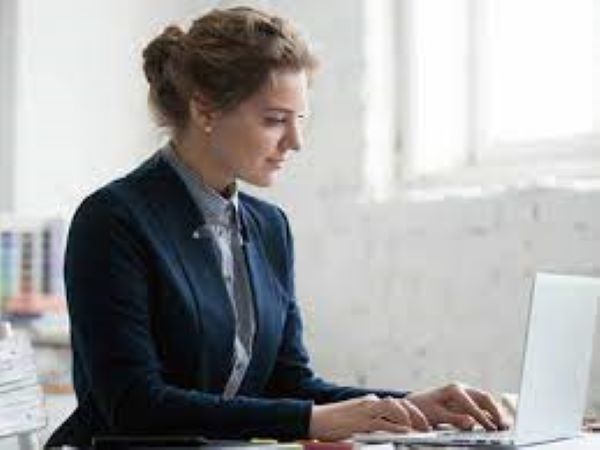 ನೀವು ಕೆಲಸ ಮಾಡುವ ಡೆಸ್ಕ್ ಸ್ವಚ್ಛವಾಗಿಟ್ಟುಕೊಳ್ಳಿ!