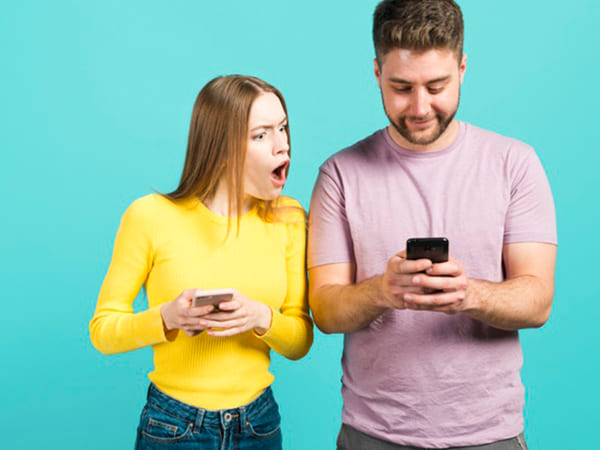 3. ನೀವು ಆಗಾಗ್ಗೆ ಅವನನ್ನು ಅನುಮಾನಿಸುತ್ತೀರಿ