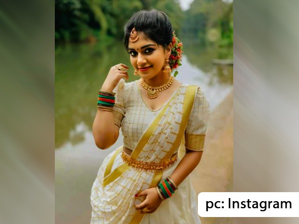 ದಾವಣಿಯಲ್ಲಿ ಭಿನ್ನ ಲುಕ್