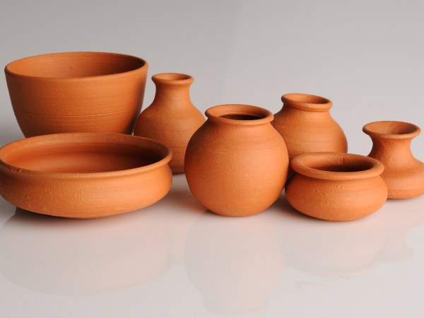 ಮಣ್ಣಿನ ಪಾತ್ರೆಗಳನ್ನು ಯಾವ ದಿಕ್ಕಿನಲ್ಲಿ ಇಡಬೇಕು