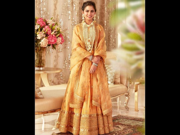 Isha Ambani Wore Rs 90 Crore worth Lehenga On Her Wedding Day; Know Specialties in Kannada Isha Ambani Wore Rs 90 Crore worth Lehenga On Her Wedding Day; Know Specialties in Kannada
