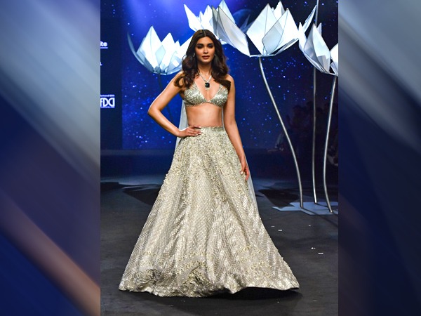  ದಿಶಾ ಪಟೇಲ್ ವಿನ್ಯಾಸಗೊಳಿಸಿರುವ ಡ್ರೆಸ್‌ನಲ್ಲಿ ಡಯಾನಾ ಪೆಂಟಿ