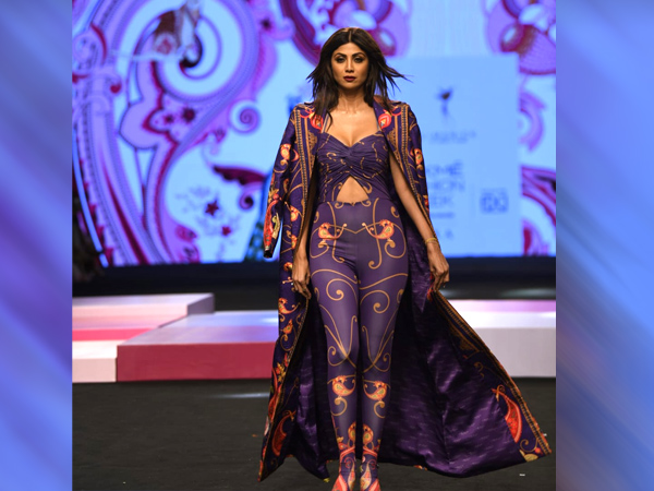 Lakme Fashion Week 2023 : Actres Shilpa shetty, Sonakshi sinha, Arjun kapoor Ramp Walk In this Sizzling Dress : Know Details in Kannada. 