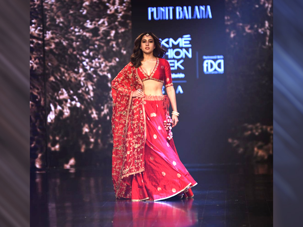 Lakme Fashion Week 2023 : Actres Sara Ali Khan Walk In this Sizzling Dress