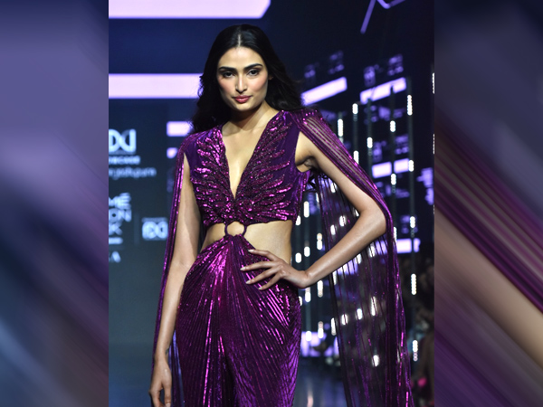 Lakme Fashion Week 2023 : Actress Athiya Shetty and Shanaya Kapoor Walk In this Sizzling Dress