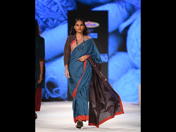  ಲಾಂಗ್‌ ಸ್ಲೀವ್‌ ಬ್ಲೌಸ್‌ನಲ್ಲಿ ಖಾದಿ ಲುಕ್