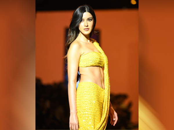 Lakme Fashion Week 2023 : Actress Athiya Shetty and Shanaya Kapoor Walk In this Sizzling Dress