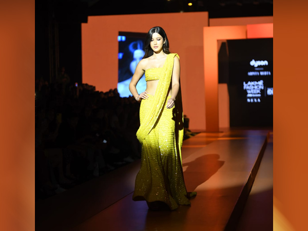 Lakme Fashion Week 2023 : Actress Athiya Shetty and Shanaya Kapoor Walk In this Sizzling Dress