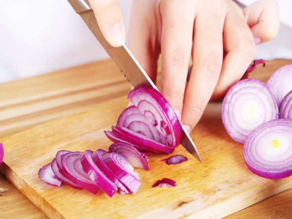 Tips on How to Cut an Onion Without Crying in Kannada