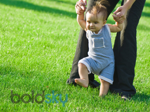 What are the benefits of walking barefoot for toddlers? in Kannada