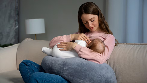 Breastfeeding Hygiene Tips: How to take care of personal hygiene during breastfeeding in Kannada.