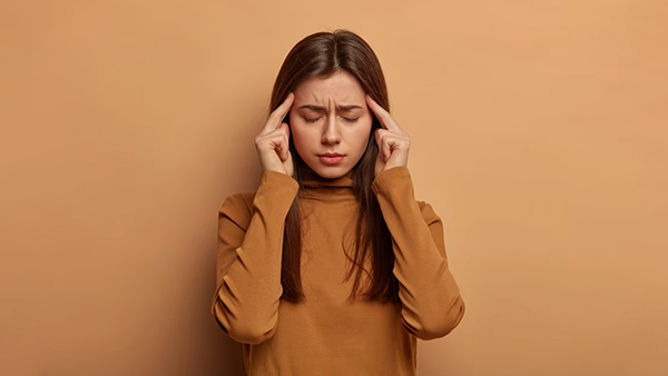 Serious Symptoms Of Migraine Pain Know Kitchen Remedies To Treat Headache Naturally in Kannada.