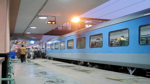  Mumbai Train Viral Video