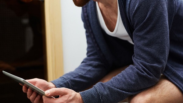  taking mobile in toilet