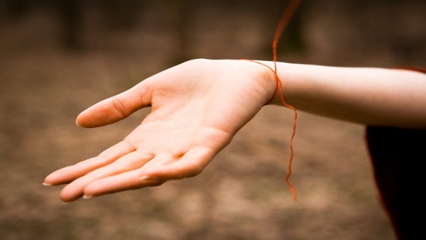 thread around the wrist