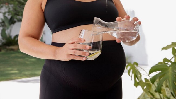 How Much Water Should A Pregnant Woman Drink Daily