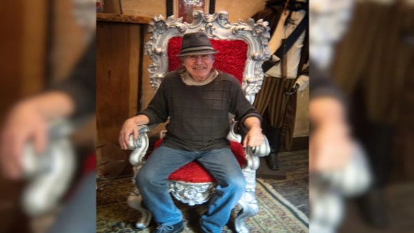 70 Year Old Man Gives Advertising On Billboard To Find Girlfriend