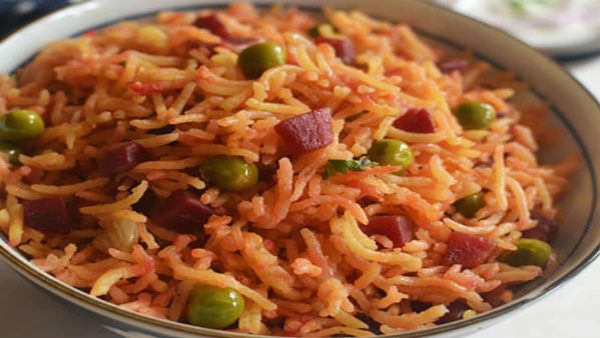 How To Make Beetroot-Carrot Rice Recipe At Home In Kannada