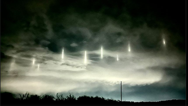 Pillars of Light Triggers Alien Invasion Photos Gone Viral On Media Pillars of Light Triggers Alien Invasion Photos Gone Viral On Media
