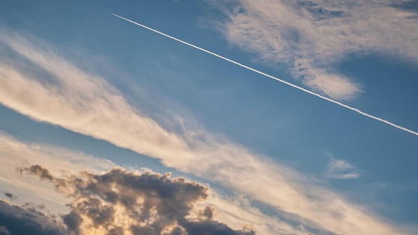 Why Does The White Smoke Appears When The Plane Flies In Sky