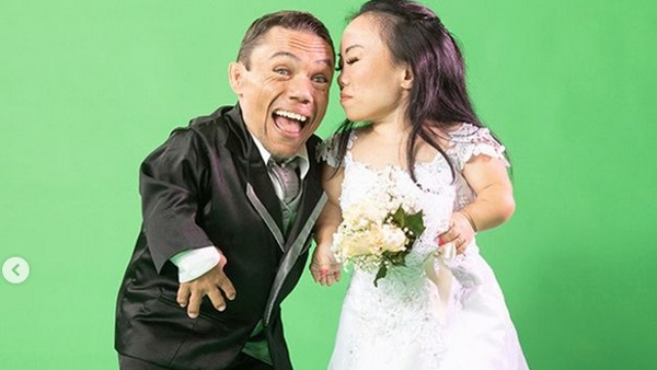 World s Shortest Couple In Celebration Of Marriage