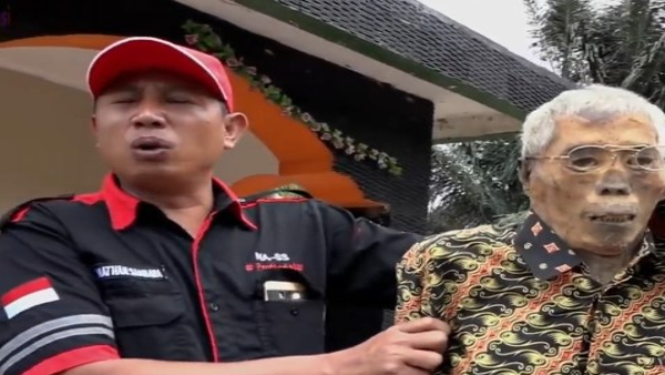 This Community Keeps The Dead Alive Throughout Their Lives