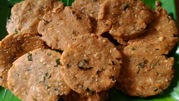 How To Make Rice Flour Nippattu Recipe At Home In Kannada