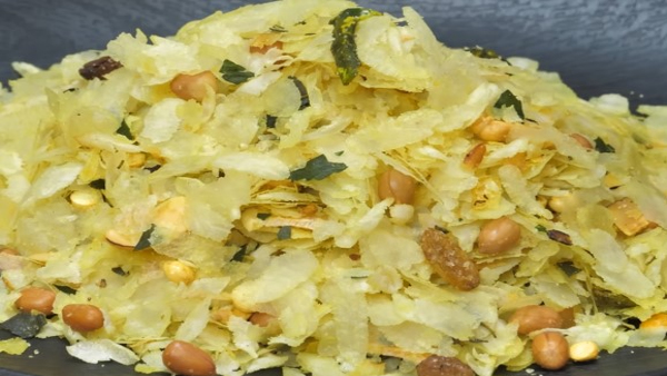 How To Make Special Oggarane Avalakki Recipe At Home In Kannada