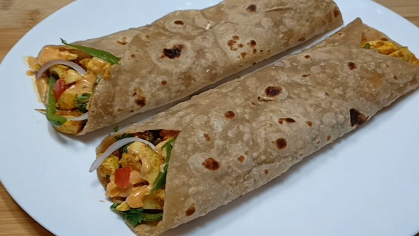 How To Make Chapati Egg Role For Breakfast At Home In kannada