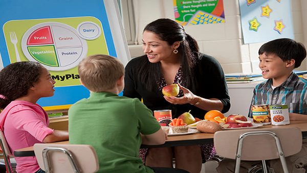 Schools Charging Over Rs 4 Lakh In Annual Fees For 1st Standerd kids Photo Viral