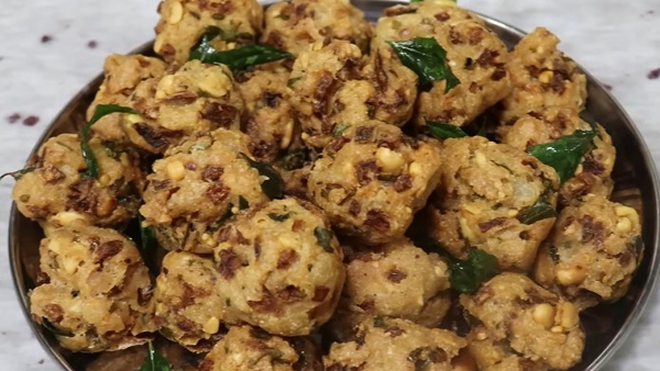 How To Make Crispy Pakoda Snacks At Home In Kannada