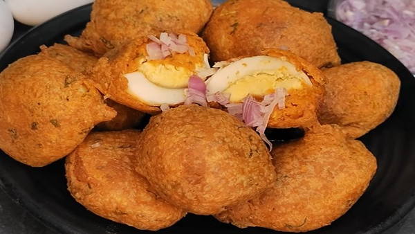 How To Make Egg Bonda With Green Chutney At Home In Kannada