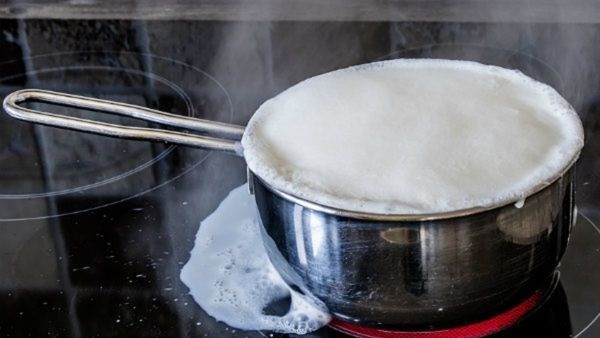 how to avoid milk from Spilling